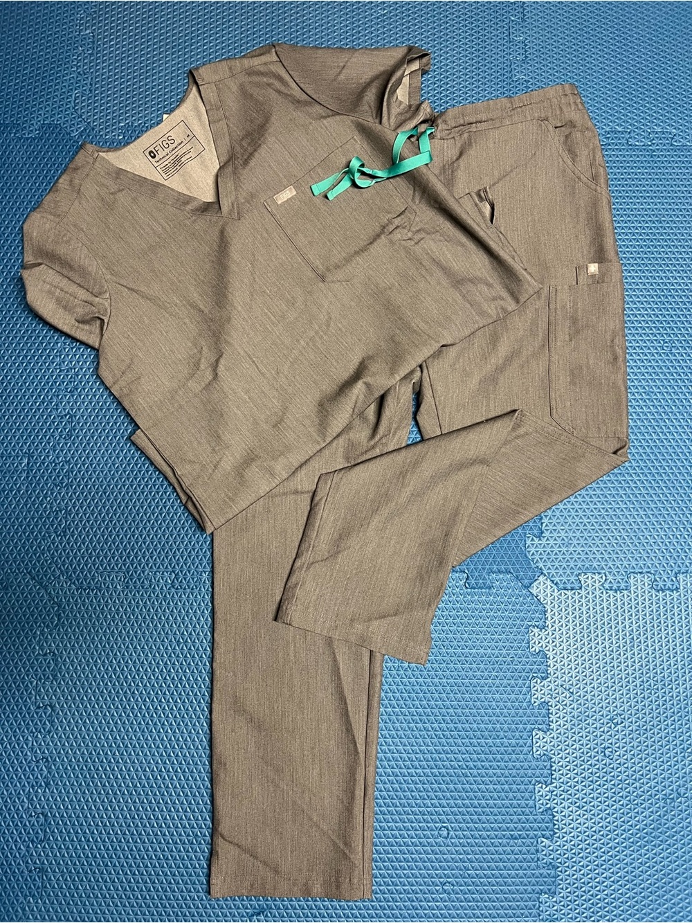 FIGS Women Heather Gray  Scrub Set with Teal Drawcord